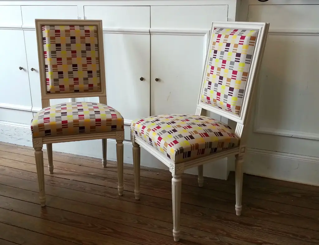 Chaises LOUIS XVI à tableau.( vendu uniquement par deux )