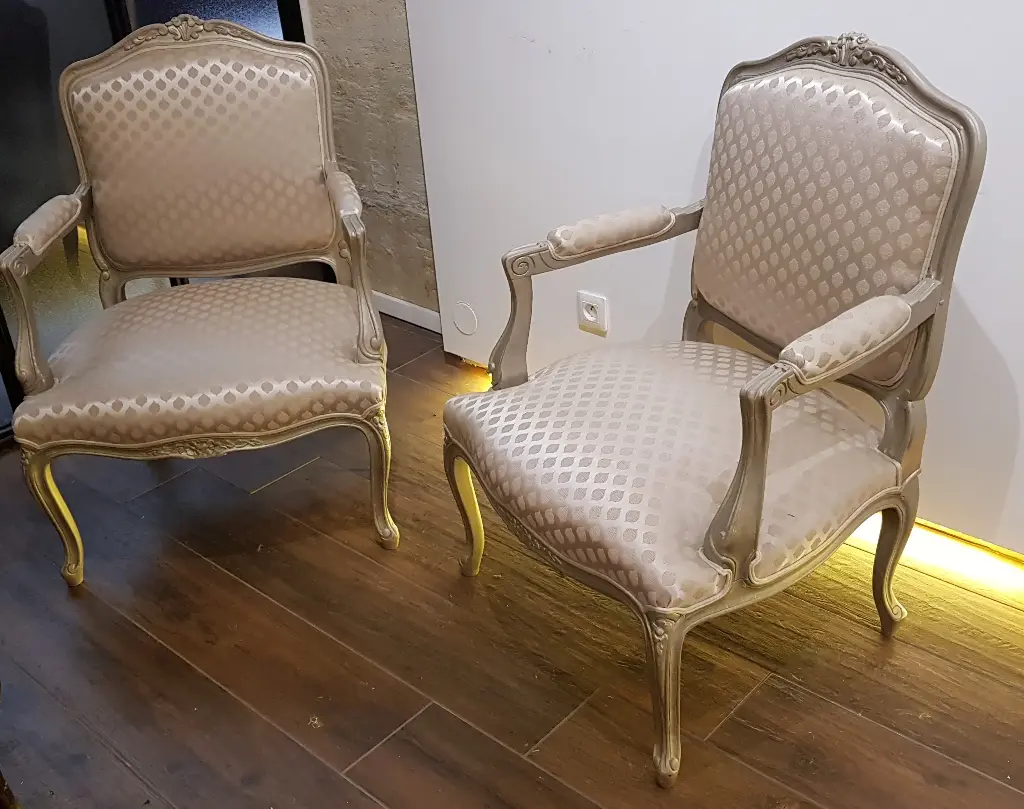 Grands fauteuils cabriolet LOUIS XV ( patine argent )