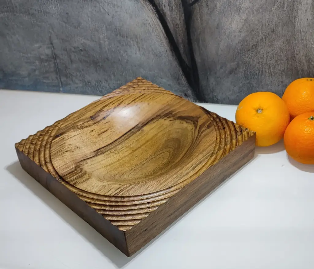 Plateau carré Noyer ( cercles en périphérie )